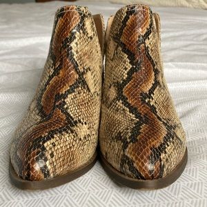 Chinese Laundry snakeskin booties size 8 VGUC